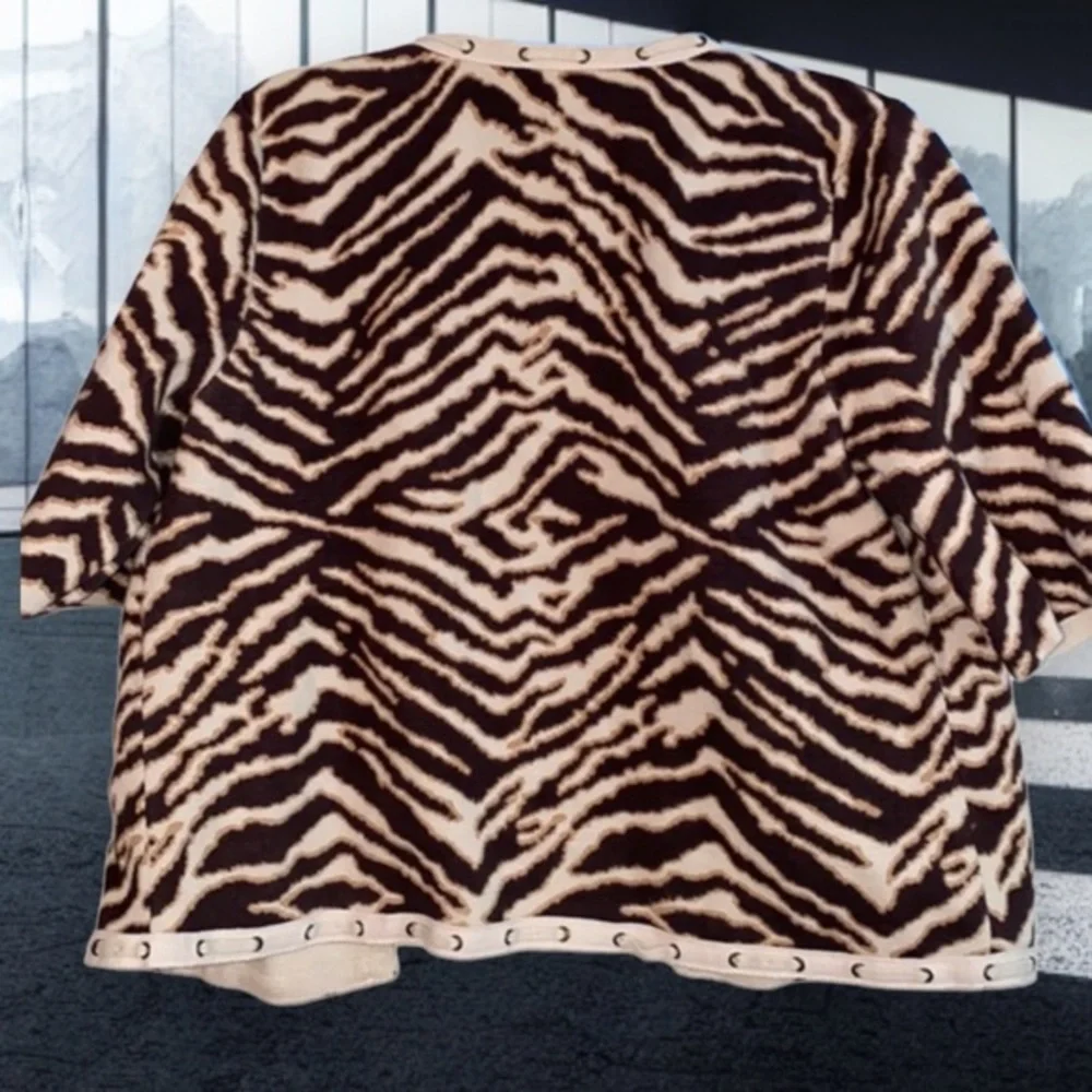 Chico’s animal print short sleeve‎ cardigan - Picture 4 of 6